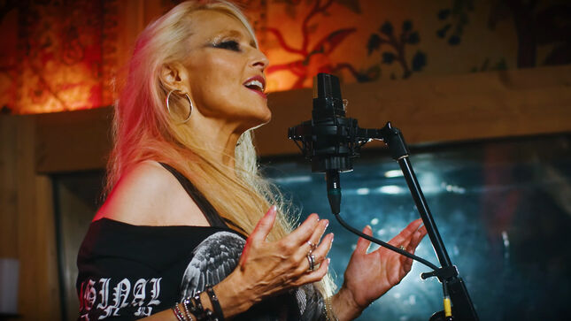 doro raise your fist in the air