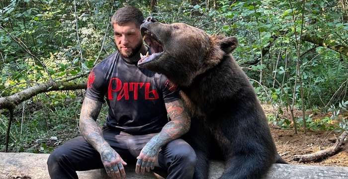 Видео: фронтмен SLAUGHTER TO PREVAIL борется с медведем