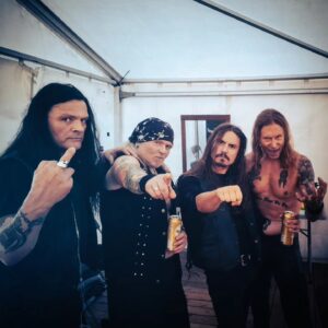 Abbath взялся за старое. Выступление на финском фесте длилось две минуты Abbath взялся за старое. Выступление на финском фесте длилось две минуты